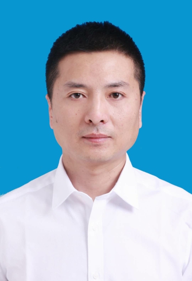张崟